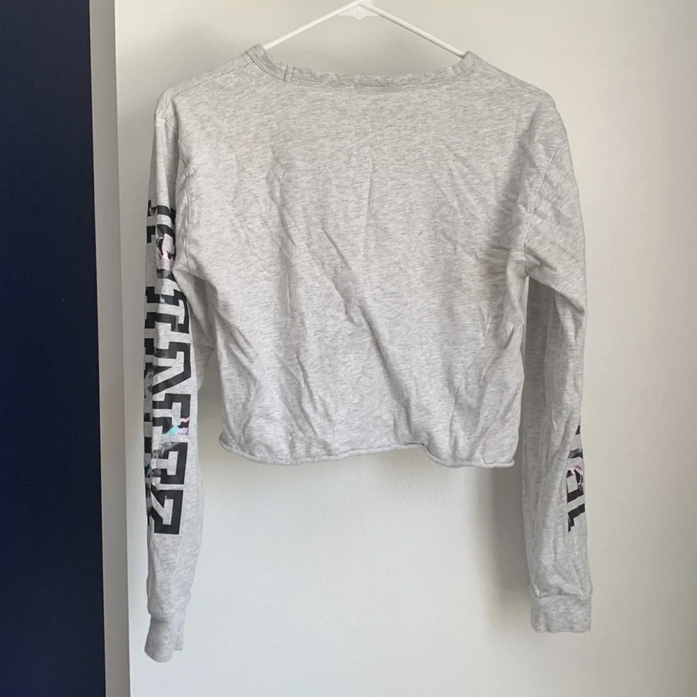 PINK Victoria’s Secret Gray Cropped Long Sleeve Top size xs - Picture 4 of 5